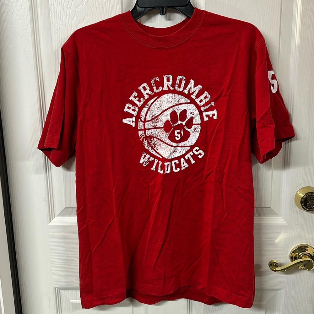 Men’s Abercrombie & Fitch athletic tee shirt
